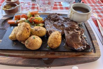 Les Artistes bistro francés y más