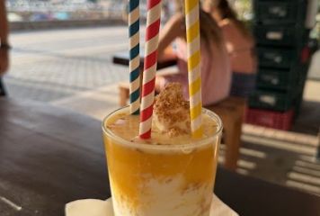 Petit Cafè Frozen Yogurt