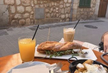 Cafetería Tres Llunes