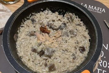 La Mafia Se Sienta a La Mesa - Vitoria