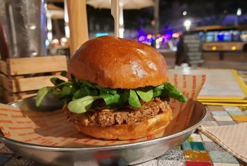 Makamaka Beach Burger Cafe