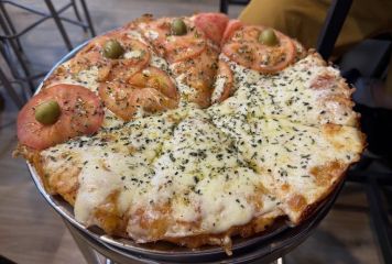 Una de Muzza - Pizzería Argentina